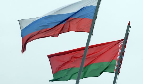 Флаги России и Белоруссии