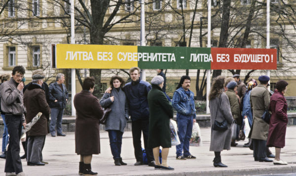 Вильнюс в первые дни после объявления независимости, март 1990 года