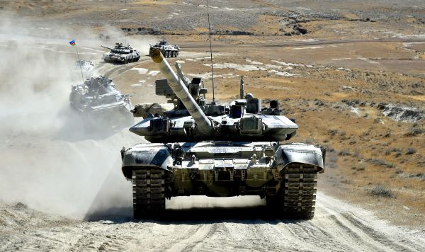 Военная техника во время очередного этапа азербайджано-турецких тактических учений в Нахичевани