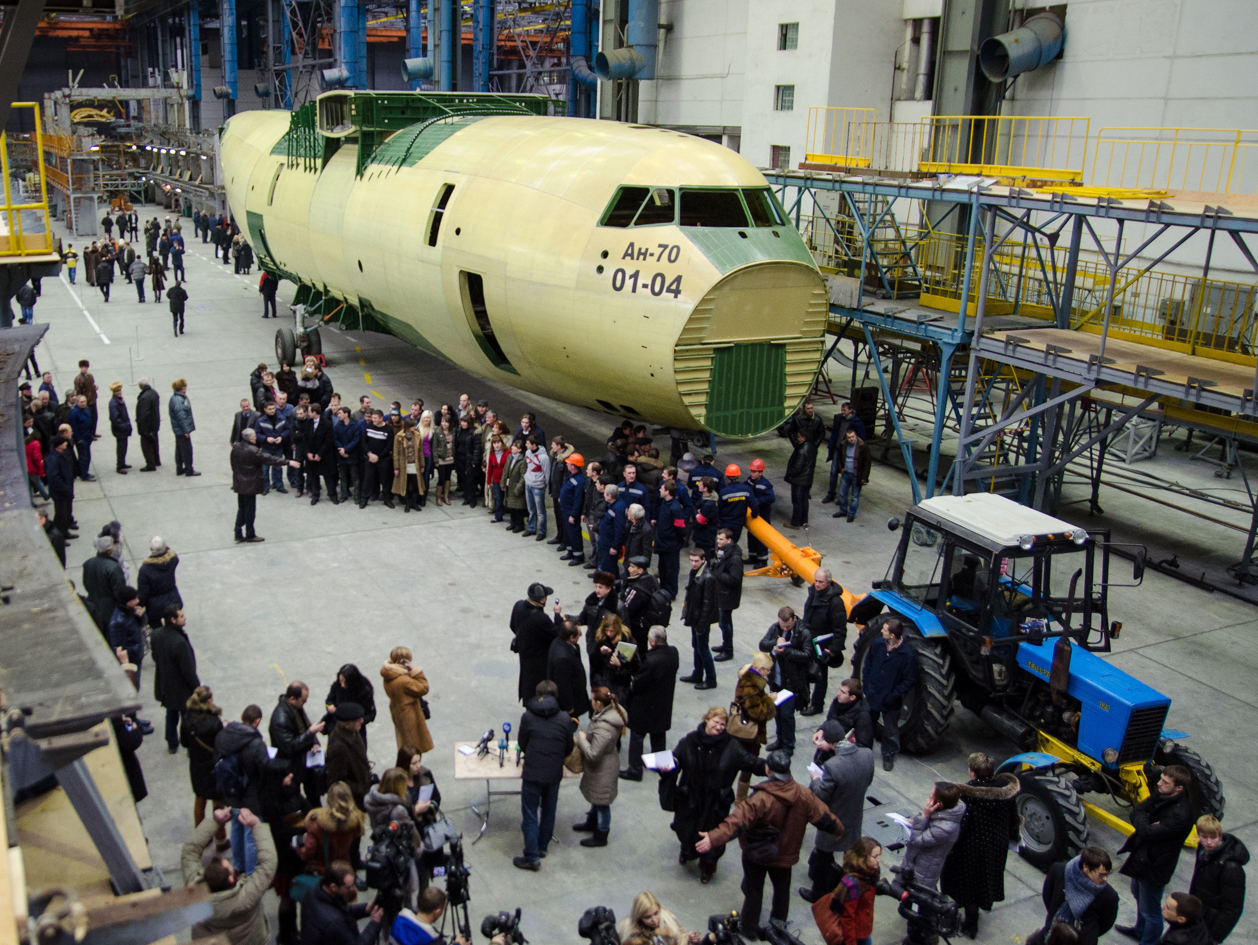 Презентация первого экземпляра военно-транспортного самолета Ан-70 производства украинского завода "Антонов"