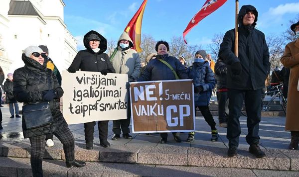 Акция протеста против вакцинации от коронавируса и ограничений на фоне пандемии в Вильнюсе, 23 ноября 2021