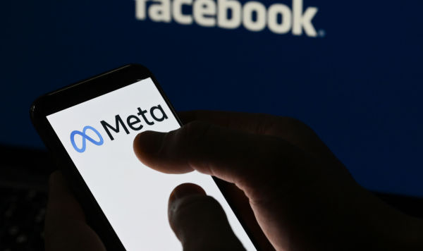 Логотипы компании Facebook и Meta