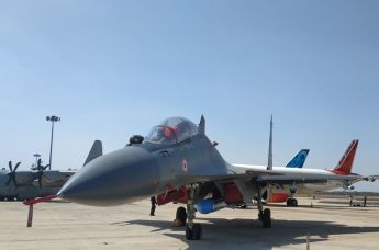 Самолет Су-30МКИ со сверхзвуковой противокорабельной ракетой PJ-10 BrahMos