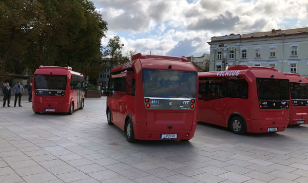 Электробусы на Кафедральной площади Вильнюса