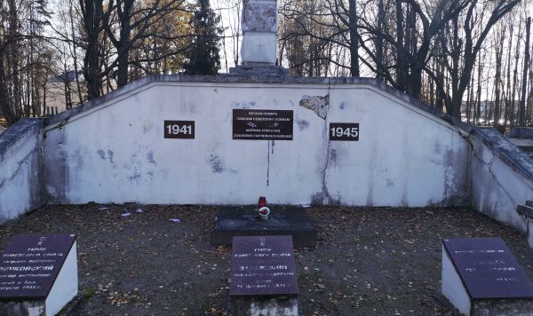 Воинское захоронение советских солдат-освободителей Литвы в райцентре Мажейкяй