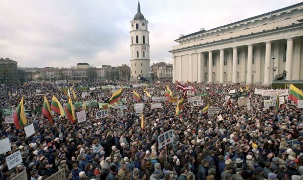 Митинг на Кафедральной площади Вильнюса, 1990.