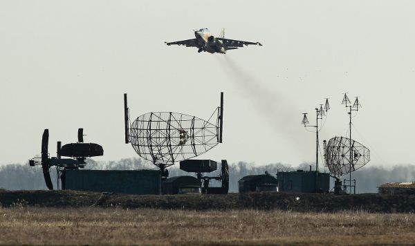 Штурмовик Су-25УБ во время летно-тактических учений
