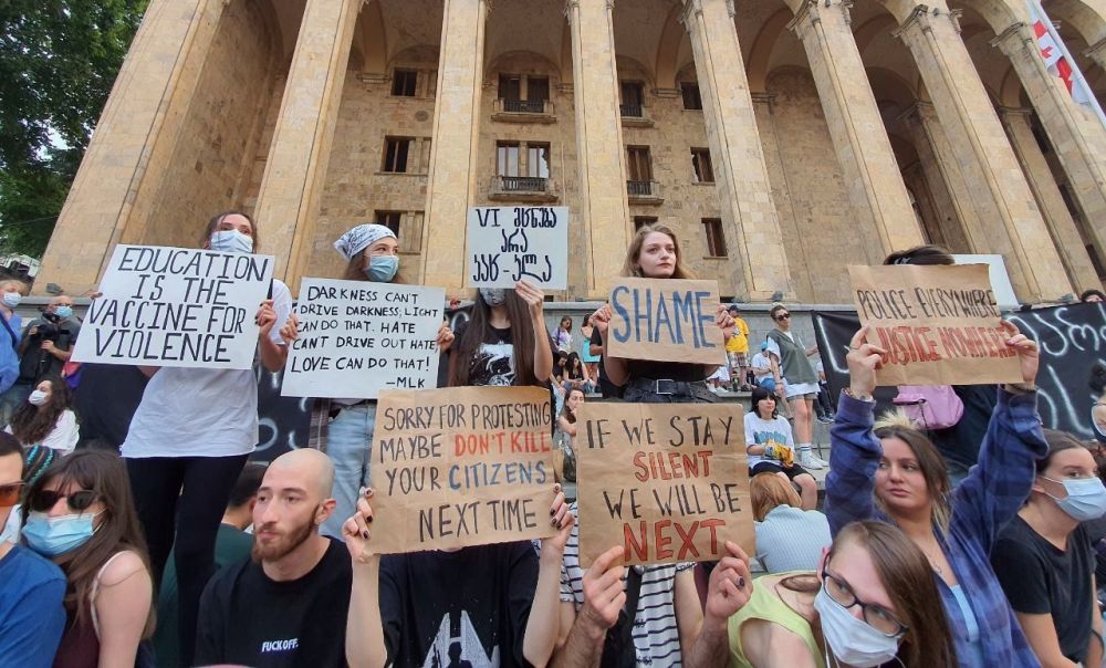 11 мая тбилиси. Человечность на акциях протеста в Тбилиси. Лексо Лашкарава.