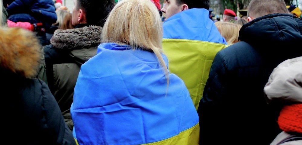 Парадное шествие поднятие флага возле президентуры