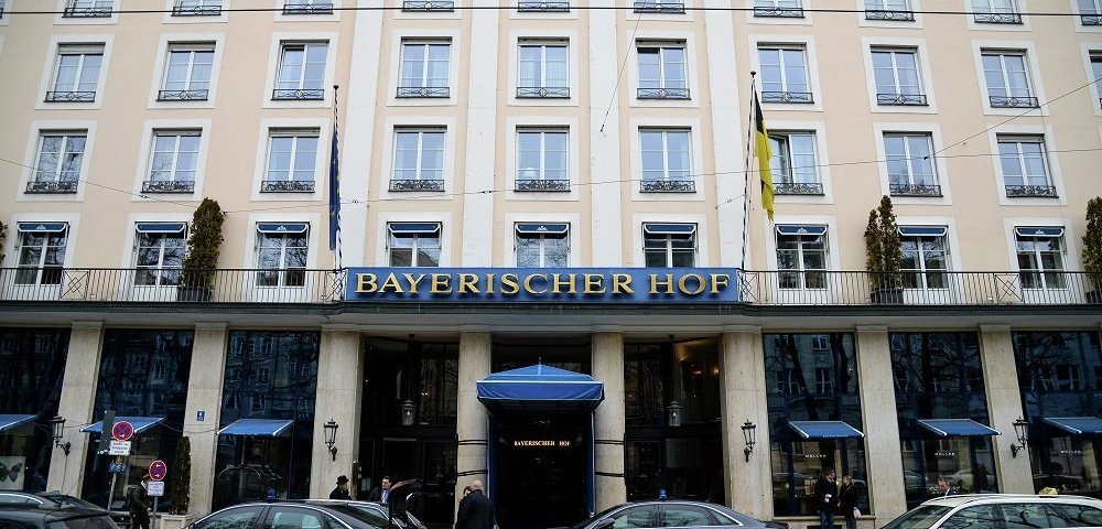 Здание отеля Bayerischer Hof, где пройдёт 54-я Мюнхенская конференция по безопасности