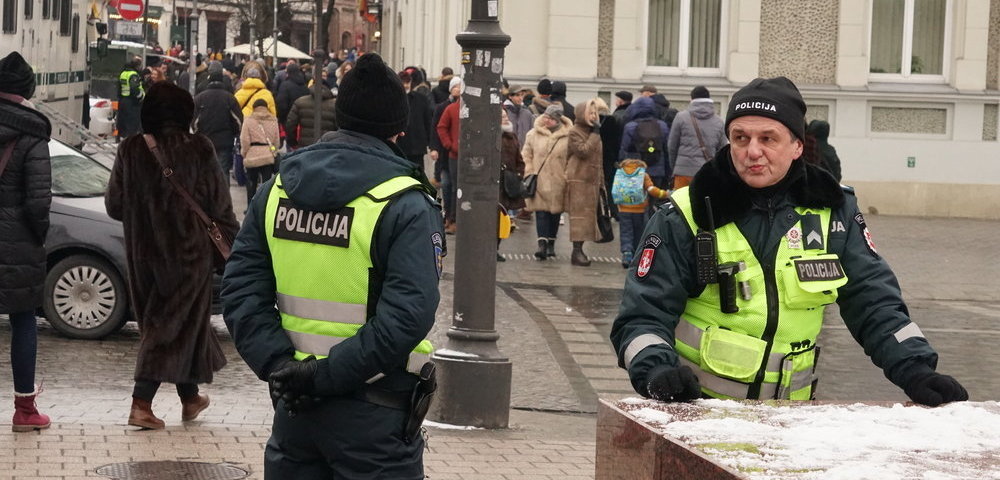 Премьер-министр: мы должны найти диалог с протестующими полицейскими ...