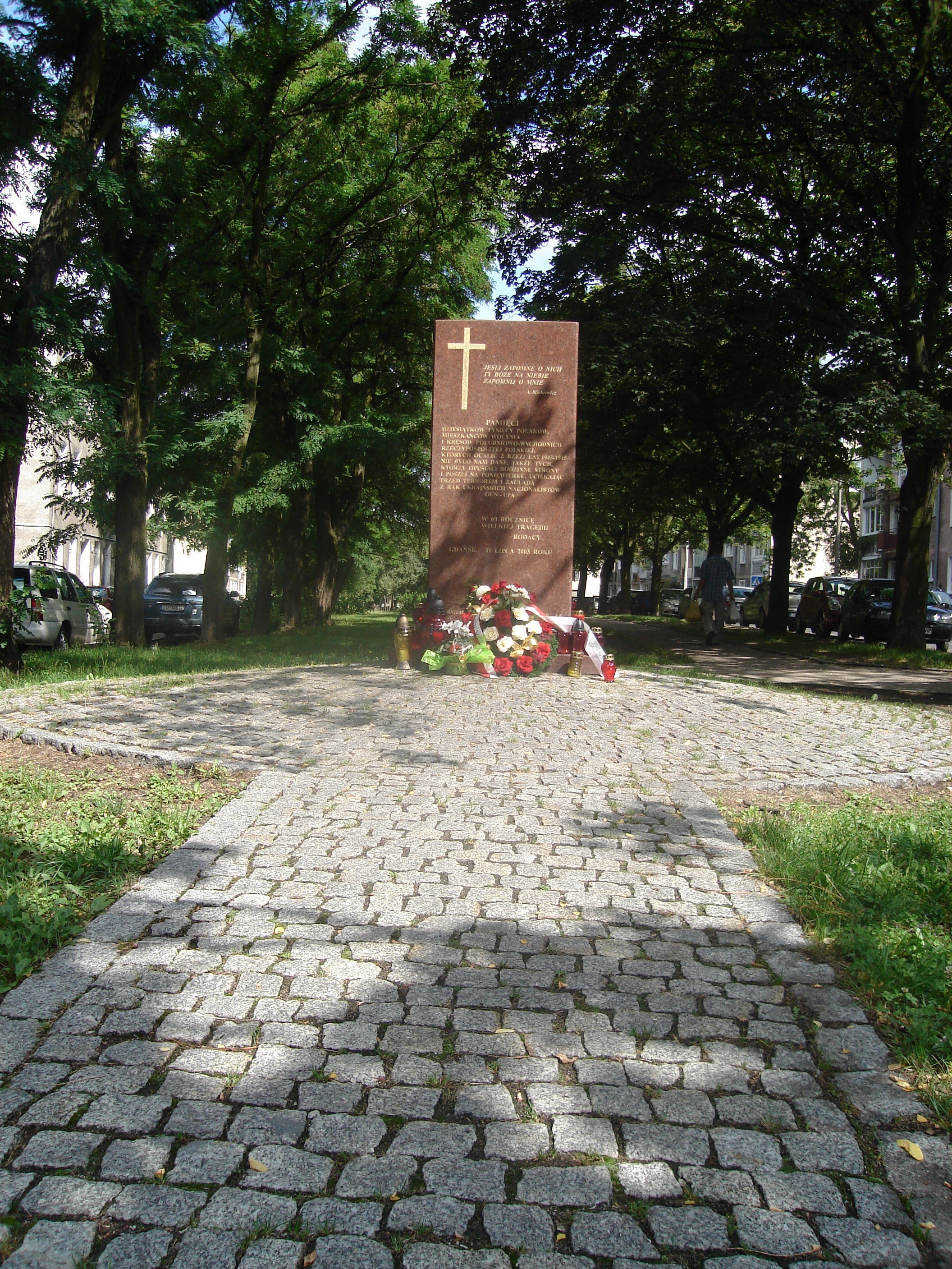 Гданьск. Памятник полякам, уничтоженным ОУН — УПА на Волыни и в восточной Польше в 1943—1945 годах