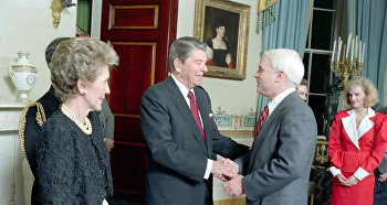 Встреча президента США Рональда Рейгана и Джона Маккейна, март 1987 года