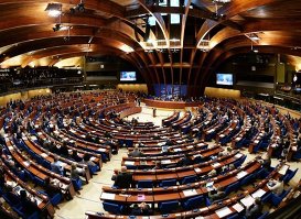 В зале Парламентской ассамблеи Совета Европы (ПАСЕ).