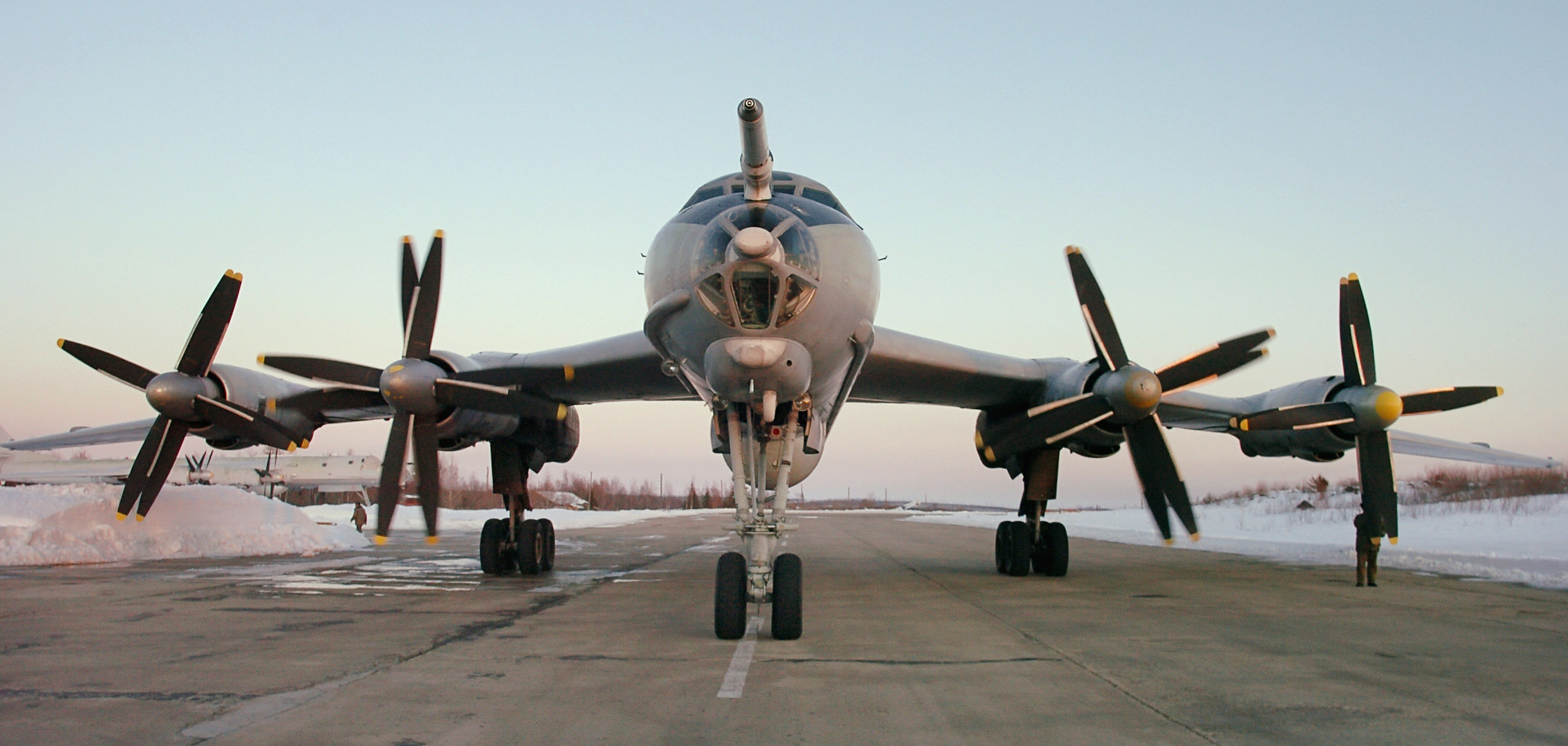 Противолодочный самолет Ту-142