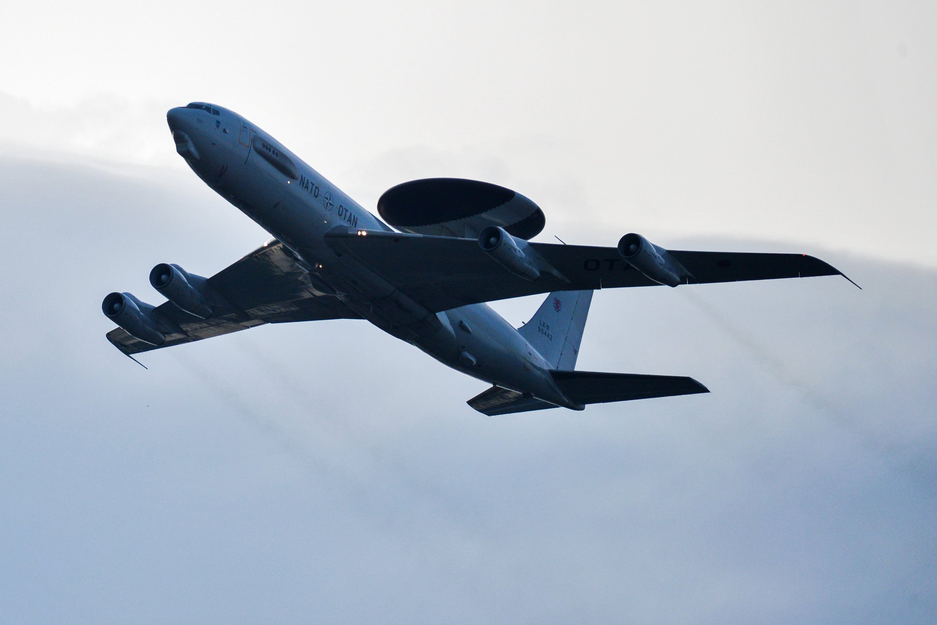 Самолет Boeing E-3A Sentry