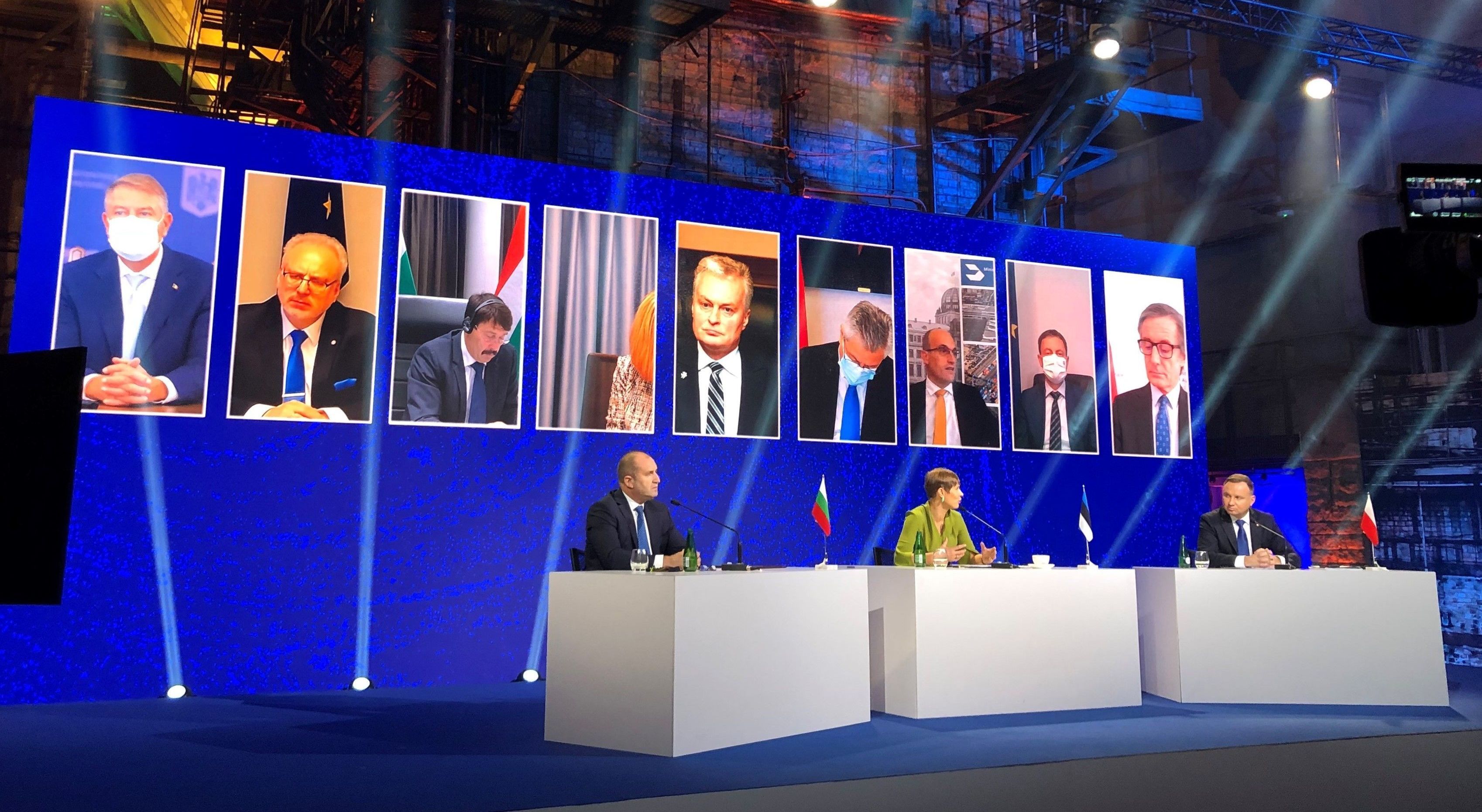 три инициатива